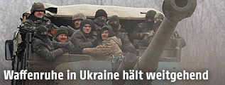 Ukrainische Soldaten auf Lkw