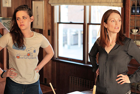 Kristen Stewart und Julianne Moore in einer Szene des Films "Still Alice"