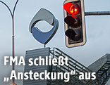 Rote Ampel neben Logo von Hypo Alpe Adria