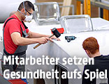 Mitarbeiter in einer Fabrik