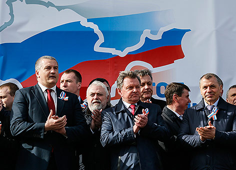 © Reuters/Maxim Shemetov Politiker aus der Krim bei der Parade