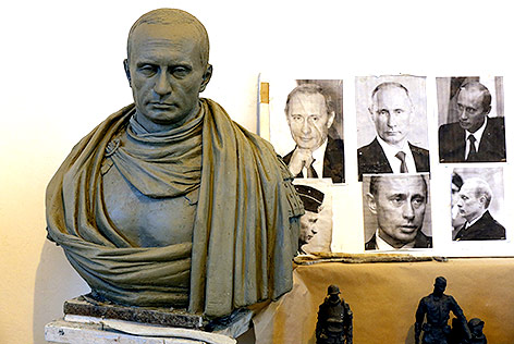 © APA/EPA/Anatoly Maltsev Büste von Wladimir Putin