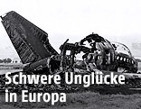 Überreste eines KLM Jumbo-Jet nach einer Kollision mit einem PanAm Jumbo auf dem Flughafen Los Rodeos in Santa Cruz auf Teneriffa am 29. Maerz 1977