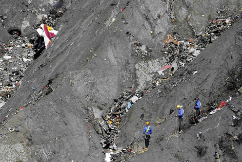 Einsatzkräfte an der Unfallstelle