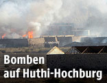 Brennendes Waffenlager in Jemen