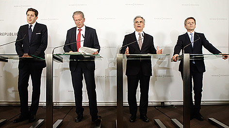 © Reuters/Heinz-Peter Bader Pressekonferenz während der Regierungsklausur in Krems