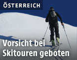 Skitourerengeher am Berg