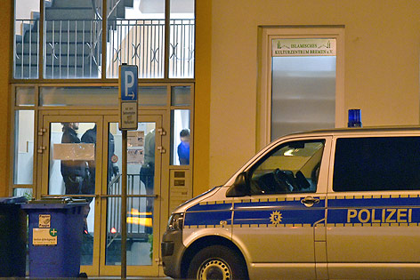 © APA/dpa/Carmen Jaspersen Die Polizei durchsucht ein islamisches Kulturzentrum in Bremen