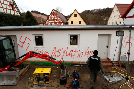 Beschädigtes Asylheim in Vorra (Deutschland)