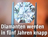 Diamant in einer Pinzette