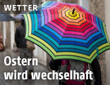 Bunter Regenschirm