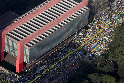 © Reuters/Paulo Whitaker Demonstration in Brasilien