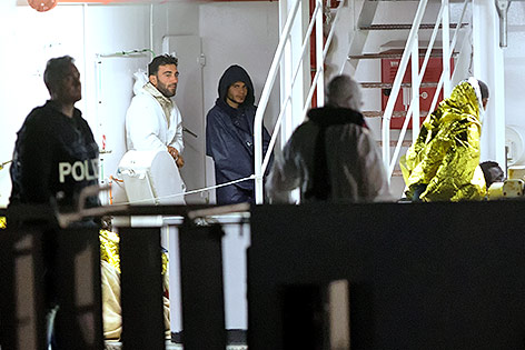 Der Kapitän Mohammed Ali Malek und der syrische Seemann Mahmud Bikhit