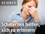 Frau mit Kopfschmerzen