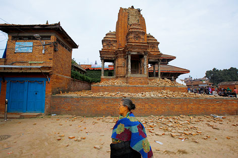 © AP/Niranjan Shrestha Durbar-Platz in Kathmandu nach dem Erdbeben