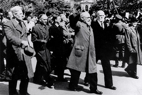 © APA/Heeresgeschichtliches Museum/Arsenal Staatskanzler Karl Renner nach der Konstituierung der provisorischen Staatsregierung
