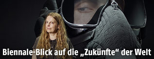 Die russische K&uuml;nstlerin Irina Nakhova vor einem ihrer Werke