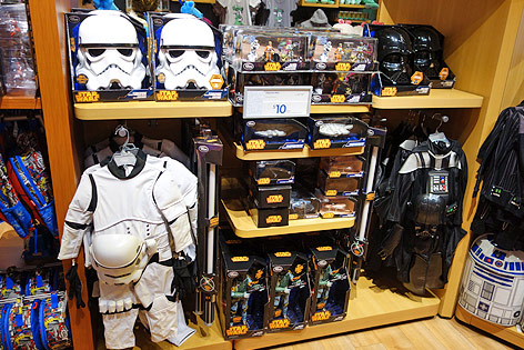 © ORF.at/Simon Hadler "Star Wars"-Merchandise-Produkte in einem Disney-Store