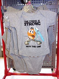 © ORF.at/Simon Hadler Baby-Strampler von "M&M's" im Star-Wars-Design
