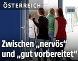 AHS-Sch&uuml;ler am Gang