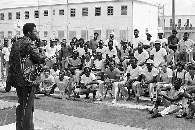 © AP B.B. King vor Gefängnisinsassen, 1971