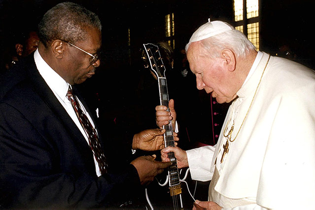 © picturedesk.com/EPA B.B.King mit Papst Johannes Paul II, 1997
