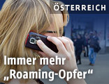 Frau telefoniert