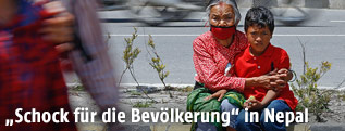 Auf die Stra&szlig;e gefl&uuml;chtete Menschen in Nepal