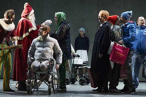 © Festwochen/Armin Smailovic Szenenbild aus Die Stunde in der wir nichts voneinander wussten