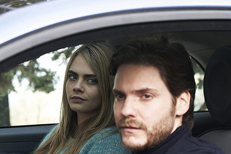 © Filmladen Daniel Brühl und Cara Delevigne