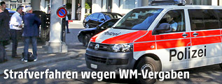 Polizeiwagen vor dem Zürcher Hotel Baur au Lac