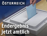 Ein Wahlzettel wird in die Urne geworfen