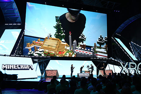 © APA/AP/Invision for Microsoft/Matt Sayles Präsentation von "Minecraft for Microsoft HoloLens"