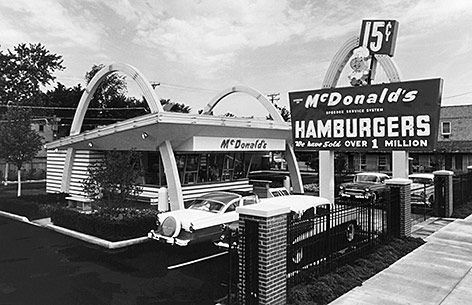 © Corbis Zu einem Museum nachgebautes erstes McDonalds-Restaurant