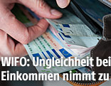 Geldscheine in Geldbörse