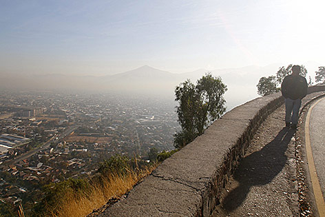 © APA/EPA/Sebastian Silva Smog über Santiago de Chile