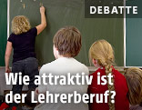 Lehrerin beim Unterrichten