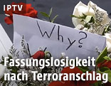 Blumen und Schild mit der Aufschrift "Why"