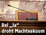 Leerer Stuhl im griechischen Parlament
