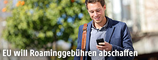 Mann mit Handy