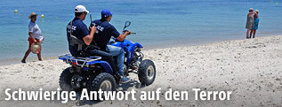 Polizei am Strand in Tunesien