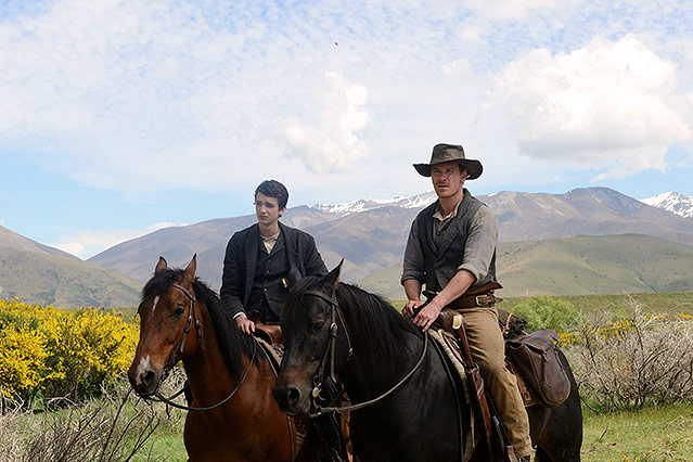 © Thimfilm Michael Fassbender als "Silas" und Kodi Smit-McPhee als "Jay"