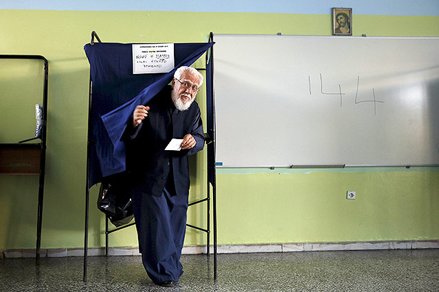 © Reuters/Yannis Behrakis Grieche im Wahllokal