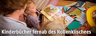 Kind mit Buch