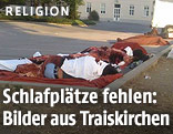 Schlafplätze im Freien von Flüchtlingen in Traiskirchen