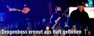 Bewaffnete Polizisten