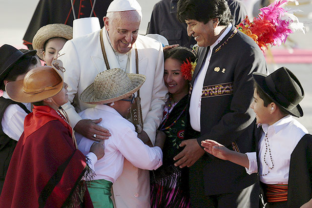 © Reuters/David Mercado Papst Franziskus und Präsident von Bolivien Evo Morales
