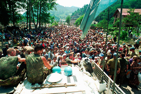 © AP Niederländische UN-Soldaten nahe Srebrenica 1995