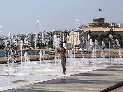 © AP/Nikolas Giakoumidis Fontänen in Thessaloniki