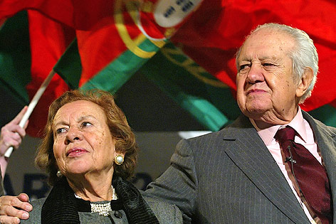 © AP/Paulo Duarte Maria Barroso mit Ehemann Mario Soares (ehemaliger Präsident Portugals)